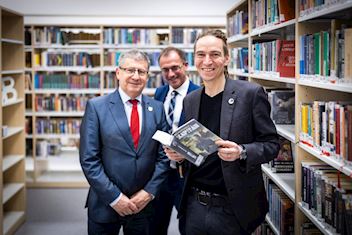 Bartoš navštívil zrekonstruovanou knihovnu v Roudnici nad Labem. MMR ji podpořilo částkou 6,7 milionů korun